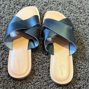 Universal Thread Black Slide Sandals